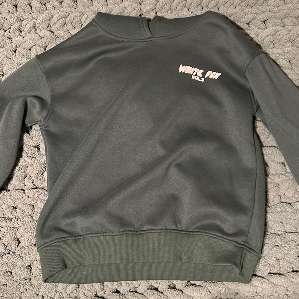 white fox sweatshirt. barely worn. great condition.